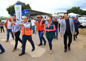 Bocalom mostra instalação de abrigo no Parque de Exposição a órgãos de controle do Estado