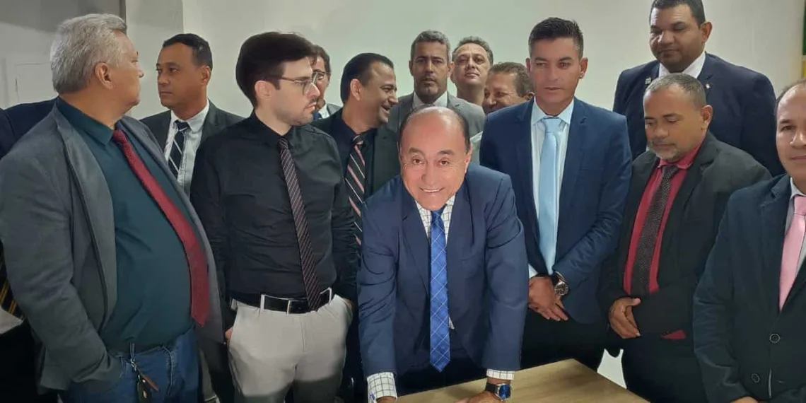 Projeto que destina R$ 7 milhões para compra de móveis e utensílios para vítimas da enchente é entregue na Câmara