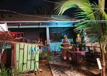 Faccionados expulsam família de bairro e incendeiam casa na periferia da Capital