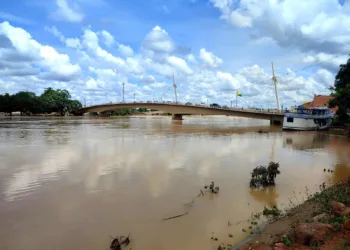 Saúde alerta sobre transmissão de doenças com vazante do Rio Acre na Capital