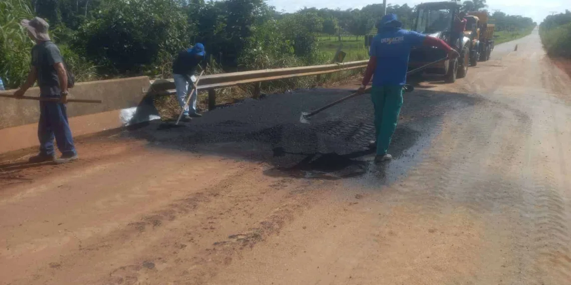 Governo conclui obra de recuperação no km 7 da AC-10, em Porto Acre