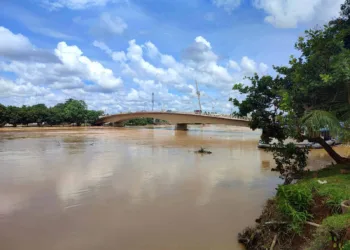 Após 19 dias, Rio Acre sai da cota de transbordamento na Capital, mas volta a subir 10cm na medição das 9h