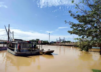 Rio Acre continua vazando e registra 13,57 metros segunda-feira