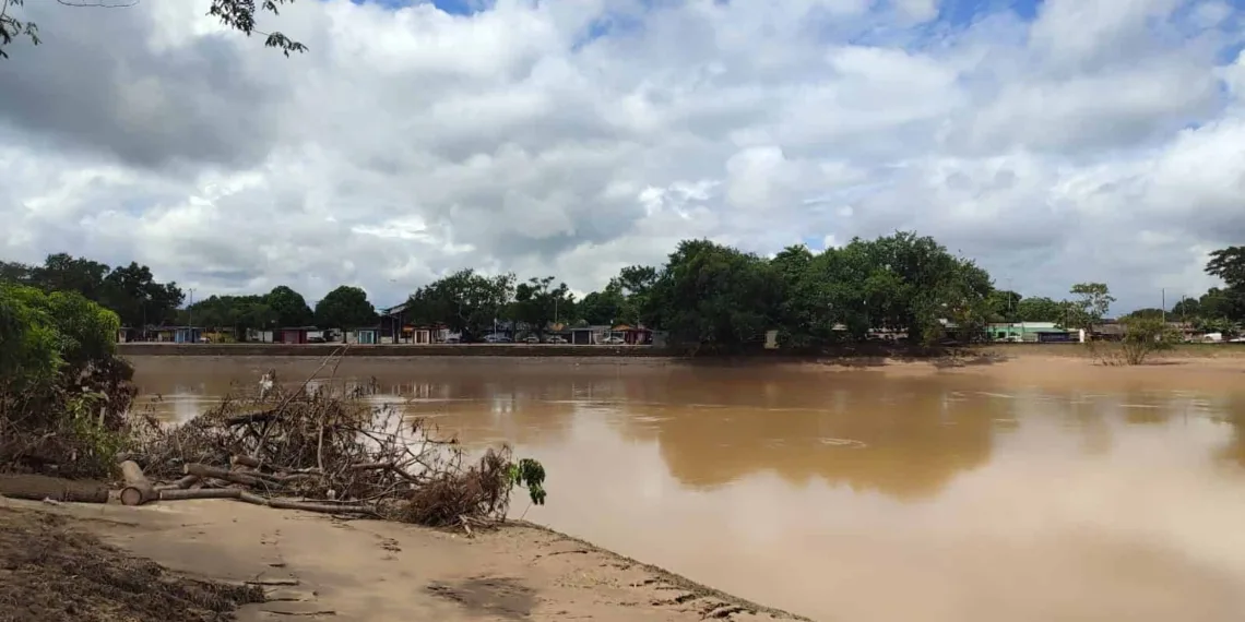 Rio Acre continua baixando e registra 12,83 metros na manhã desta terça-feira em Rio Branco