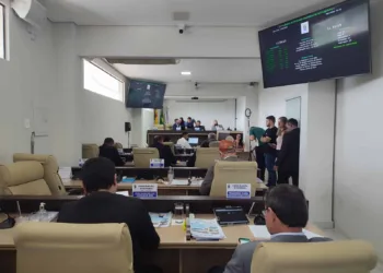 PL que propõe aumentar verba de gabinete e salários de vereadores e prefeito deve tramitar na Câmara de Rio Branco