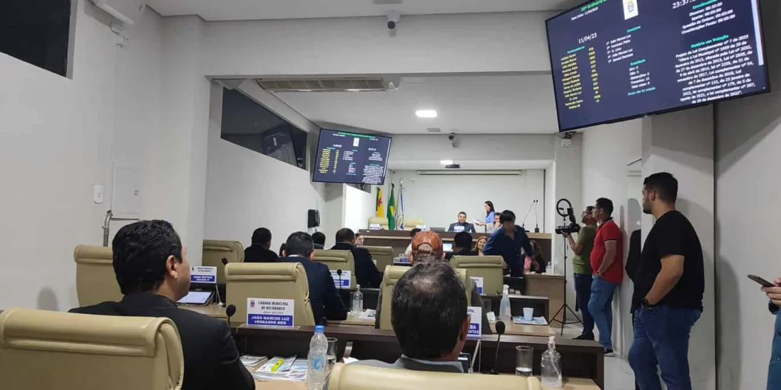 Vereadores aprovam aumento salarial e criação de cargos comissionados para Prefeitura de Rio Branco