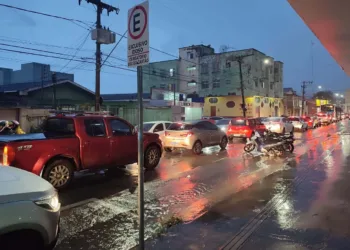 Oito bairros da Capital foram atingidos e 12 ocorrências registradas durante forte chuva dessa terça-feira