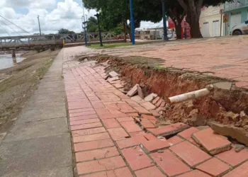 Com vazante do rio, rachadura abre no Calçadão da Gameleira próximo a Ponte Metálica