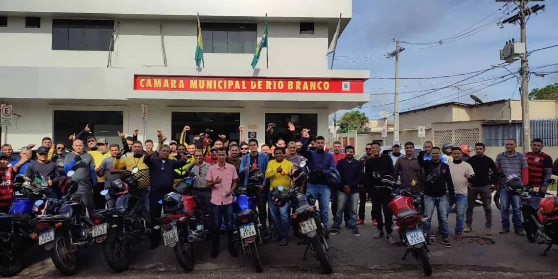 Câmara debate regulamentação dos motociclistas que atuam no transporte de pessoas por aplicativos