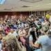 Servidores públicos lotam galeria da Aleac pedindo aumento de salário