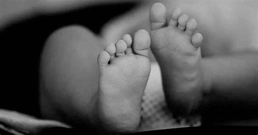 Morador encontra bebê de 5 meses abandonado em caixa de lixo no Acre