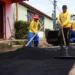 Rua José Magalhães, bairro Conquista, recebendo manutenção pontual (Foto: Renilson Rodrigues/Assecom)