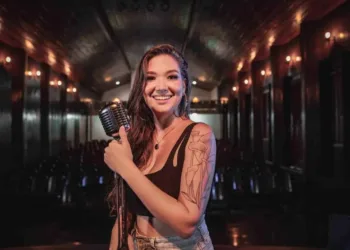 Descoberta por produtor nacional, cantora do Acre lança música e videoclipe