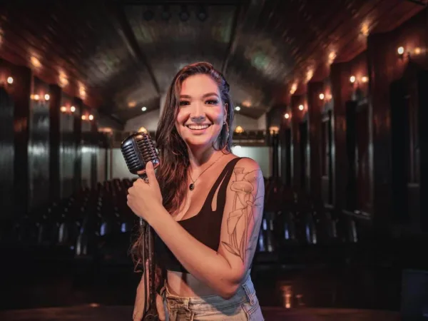 Descoberta por produtor nacional, cantora do Acre lança música e videoclipe