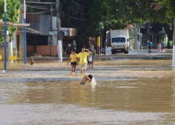 Unidades de saúde são afetadas pela enchente e instalações são interditadas na capital