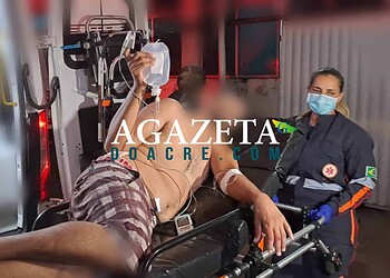 Ao tentar separar briga, homem é ferido com golpe de faca
