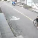 Câmera flagra momento que bandidos roubam moto de mulher em Rio Branco; veja o vídeo