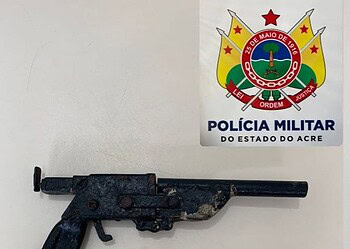 Polícia encaminha dupla para delegacia e apreende arma de fogo em Rio Branco