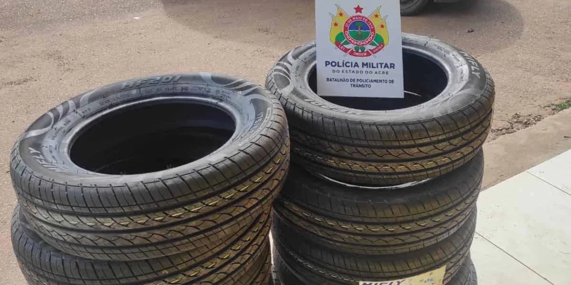 PM apreende pneus de origem boliviana e prende foragido da Justiça