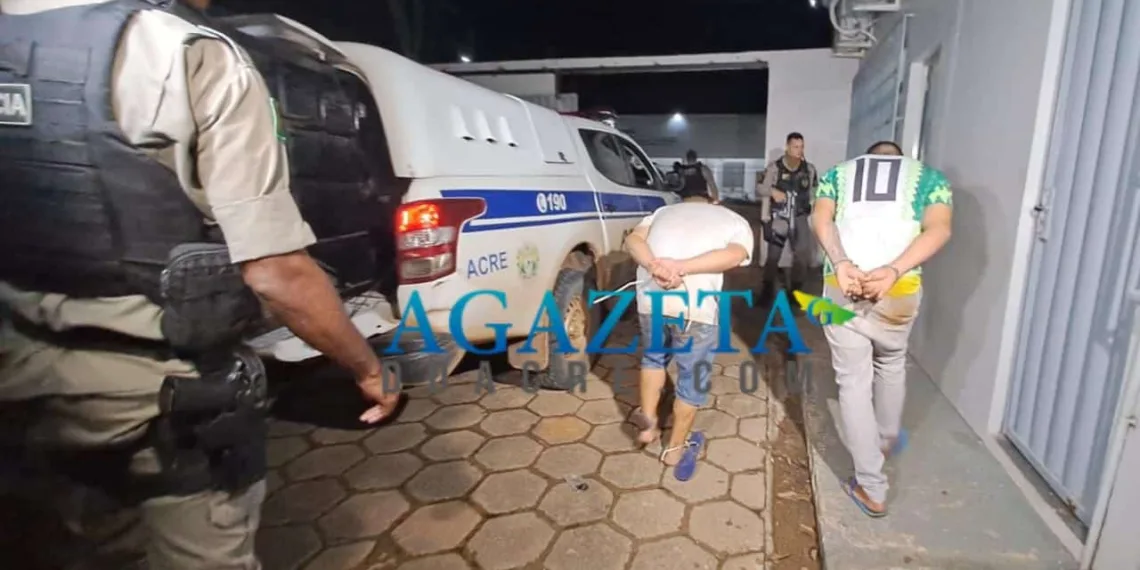 Pai e filho são presos com armas e munições na Cidade do Povo