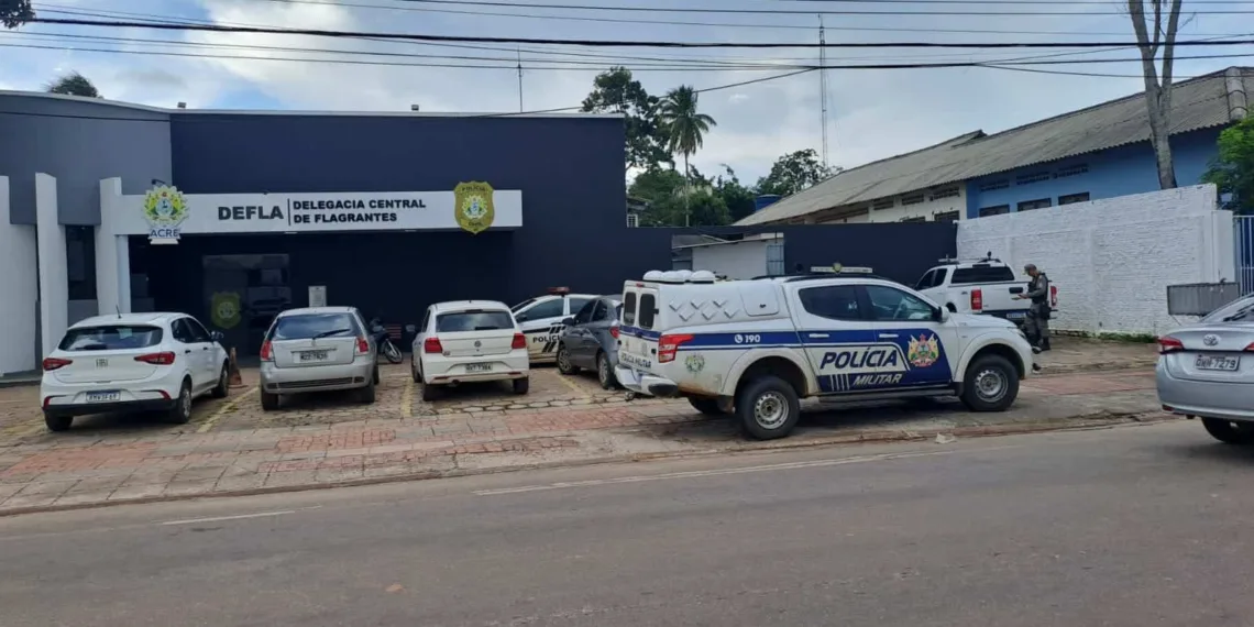 Homem preso por invadir casas no Segundo Distrito morre dentro da viatura da PM a caminho da delegacia