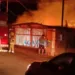 Disputa de território: criminosos incendeiam casa da avó de um líder de facção