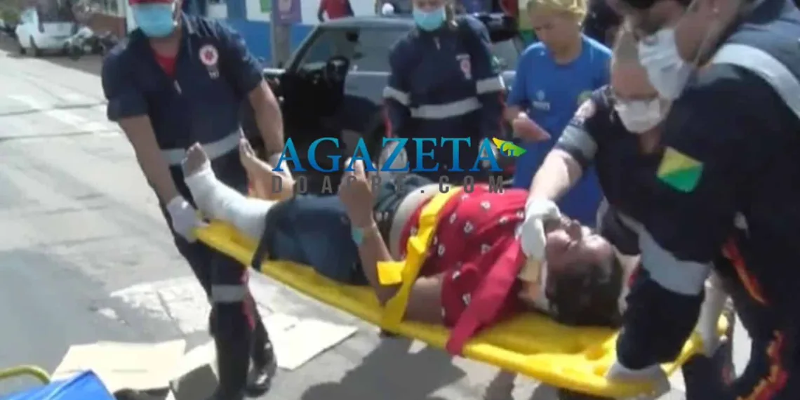 Mulher é atropelada por carro em faixa de pedestre na Via Chico Mendes