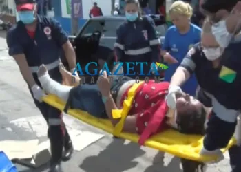 Mulher é atropelada por carro em faixa de pedestre na Via Chico Mendes