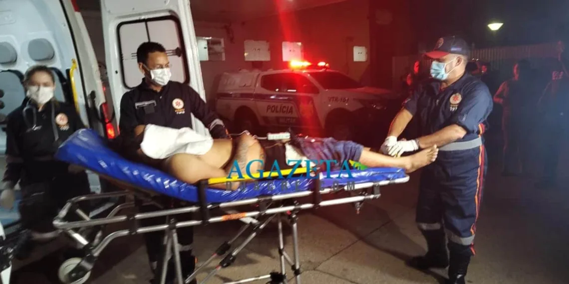 Jovem de 20 anos é baleado com sete tiros na frente da casa de vizinho em Rio Branco
