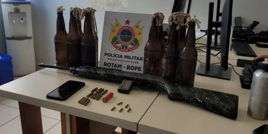 Dupla é presa com escopeta e 12 coquetéis explosivos na Cidade do Povo