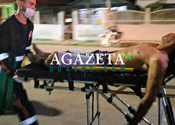 Homem surta, ameaça matar vizinhos, apanha de moradores e vai parar no hospital