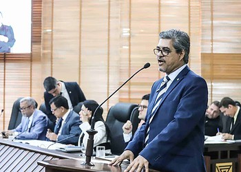 Deputado solicita ao governo envio de projeto que revisa o PCCR da Saúde e garante vagas para enfermeiros e auxiliares