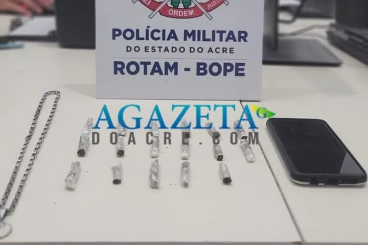 Jovem é preso com mais de 15 cigarros de maconha