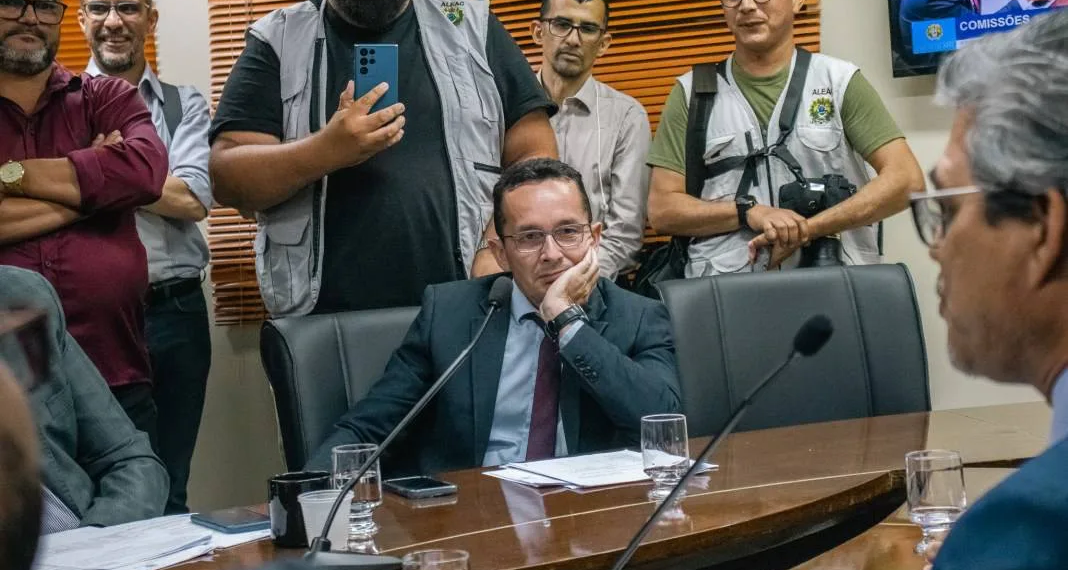 'Não irei baixar a cabeça', diz deputado sobre reajuste salarial de profissionais da Saúde