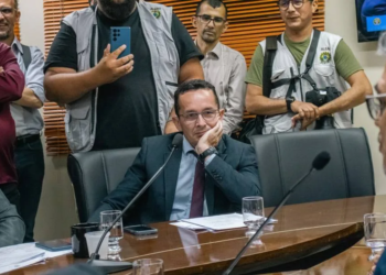 'Não irei baixar a cabeça', diz deputado sobre reajuste salarial de profissionais da Saúde