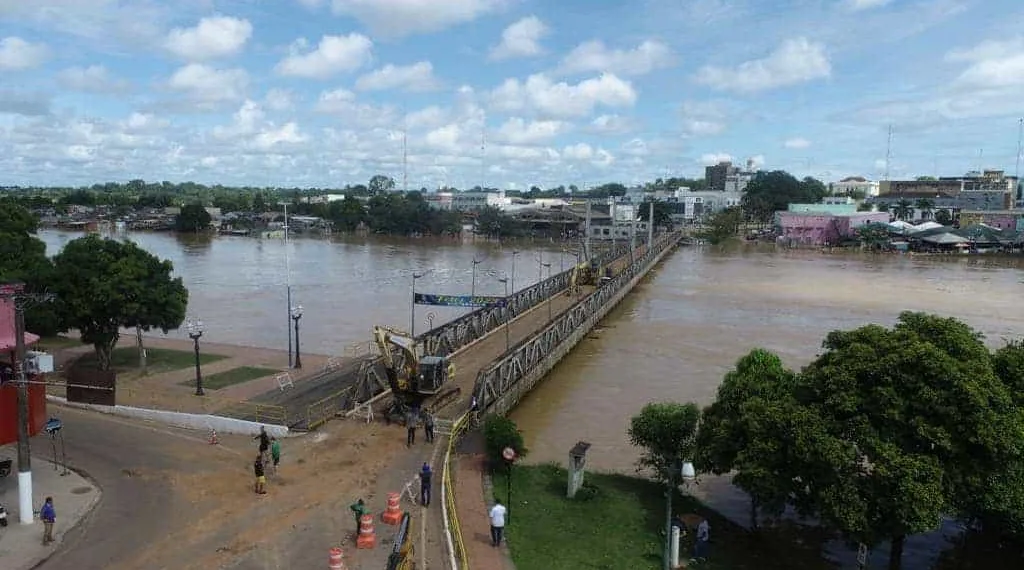 Ponte metálica continua interditada e não tem previsão de liberação