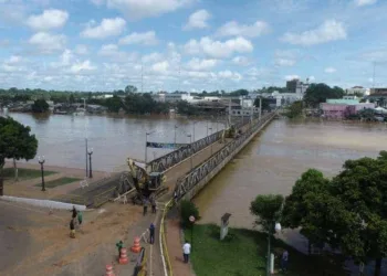 Ponte metálica continua interditada e não tem previsão de liberação