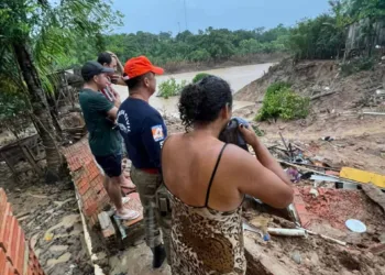 Bocalom assegura aluguel social e unidades habitacionais para famílias que tiveram a casa destruída em desbarrancamento