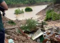 Desbarrancamento deixa seis casas totalmente destruídas na Cidade Nova