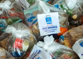 Após enchente, Prefeitura diz que já atendeu 60 bairros com doação de alimentos, kits de limpeza e água