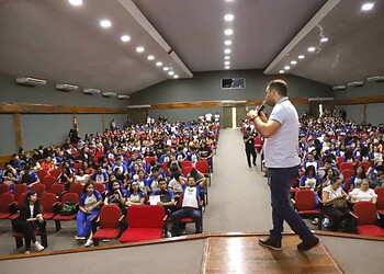Secretário Aberson Carvalho falou da importância do programa para os estudantes do ensino médio. Foto: Mardilson Gomes