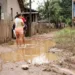 Mesmo com vazante do Rio Acre, mais de 130 famílias permanecem em abrigo do Parque de Exposições