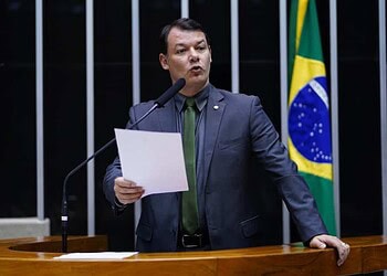 Duarte propõe a suspensão de portaria de Flávio Dino que impõe às redes sociais moderação de conteúdos