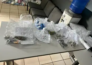 Droga e display de celulares são encontrados em itens que entrariam no presídio