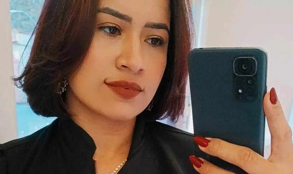Mulher é executada a tiros por marido enciumado; suspeito se entrega à polícia