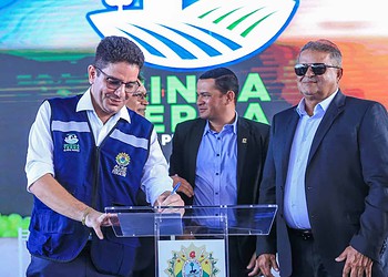 Governador assina convênio para construção de escolas em Mâncio Lima. Foto: Marcos Santos/Secom