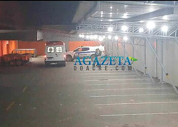 Sob efeito de entorpecentes, homem se fere em cerca elétrica de supermercado e alega ter sido perseguido