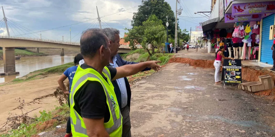 Prefeitura vai elaborar solução para o desbarrancamento (Foto: Assecom)