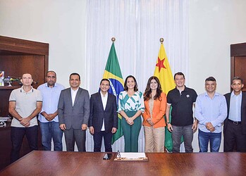 Estiveram na reunião os deputados federais Antônia Lúcia e Roberto Duarte; e os estaduais, Tadeu Hassem, Gene Diniz e Clodoaldo Rodrigues. Foto: Felipe Freire/Secom