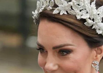 Kate Middleton arrasa em look na coroação do Rei Charles III com homenagens a Diana e Elizabeth II. Aos detalhes!
© Getty Images